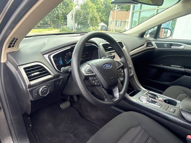 Used 2020 Ford Fusion SE FWD image 10