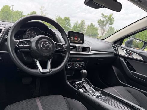 Used 2018 MAZDA MAZDA3 Sport w/ Preferred Equipment Package FWD image 21