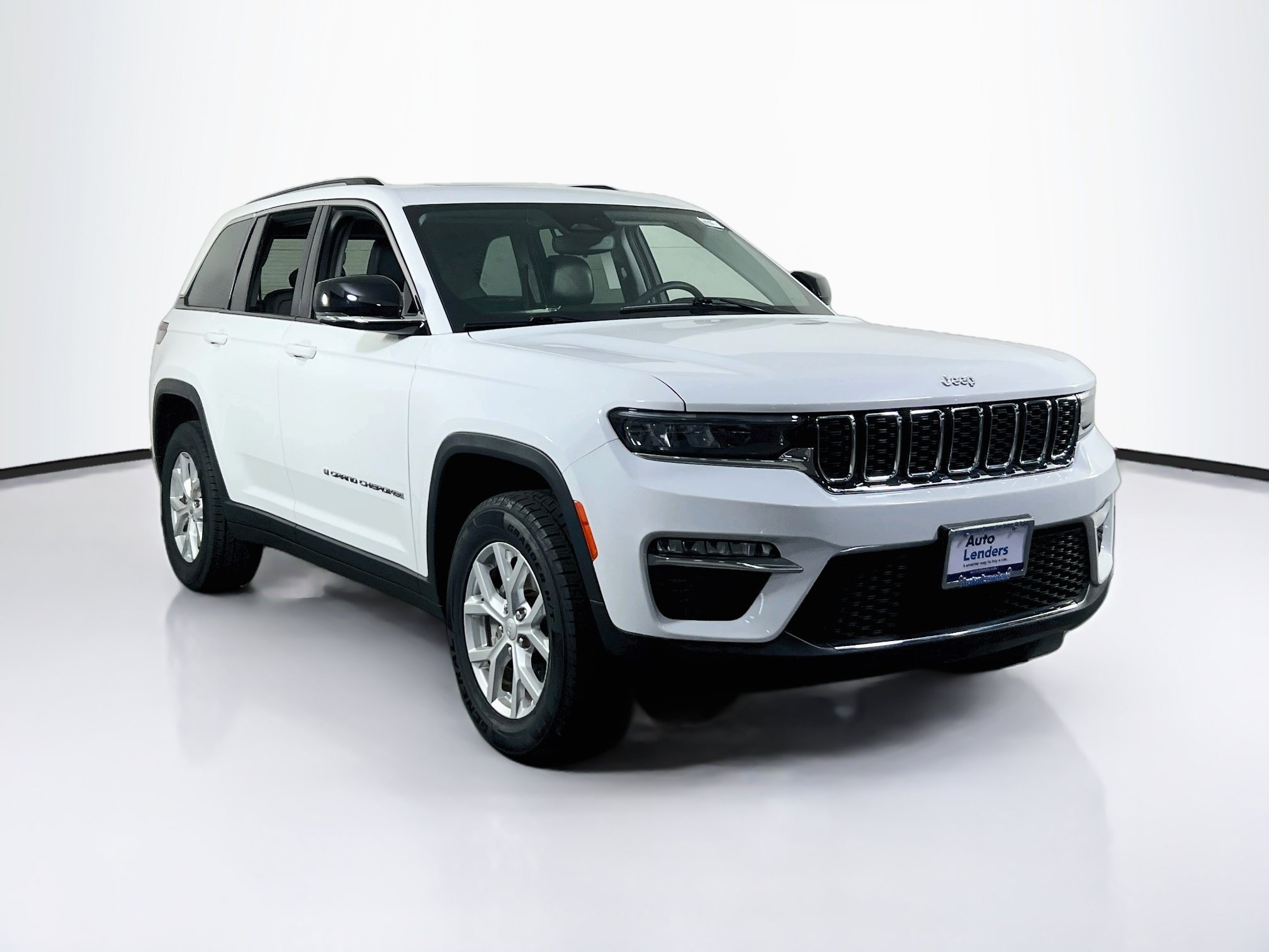 Used 2023 Jeep Grand Cherokee Limited AWD/4WD image 3