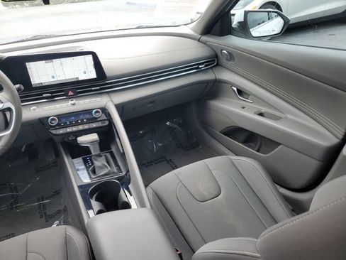 Certified 2025 Hyundai Elantra SEL FWD image 23
