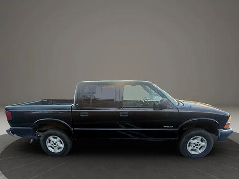 Used 2001 Chevrolet S10 Pickup LS image 6
