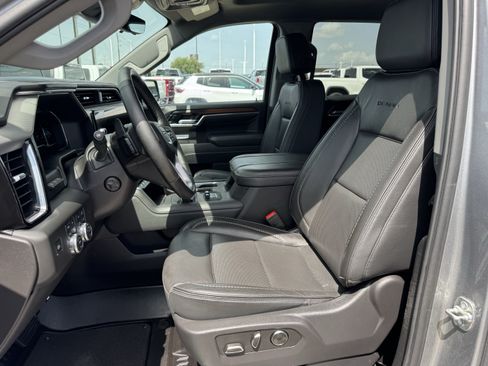 Used 2025 GMC Sierra 1500 Denali w/ Technology Package AWD/4WD image 23