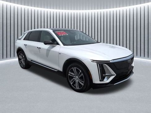 Certified 2024 Cadillac Lyriq Luxury AWD/4WD image 1