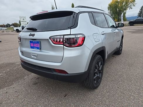 New 2026 Jeep Compass Latitude image 7