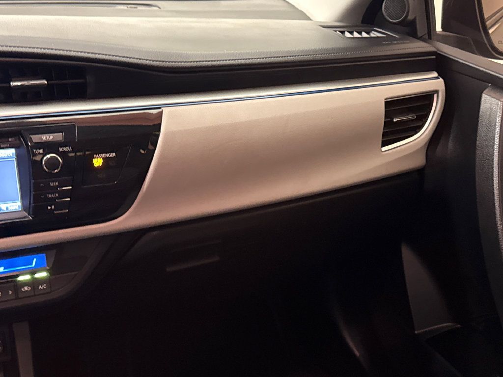 Used 2015 Toyota Corolla LE FWD image 15