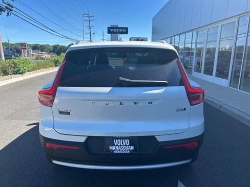 Certified 2025 Volvo XC40 B5 Plus AWD/4WD image 4