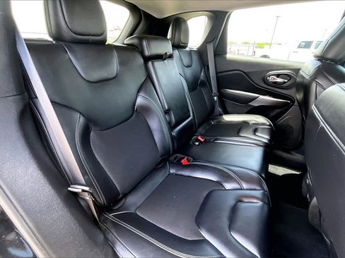 Used 2021 Jeep Cherokee Latitude Plus image 22