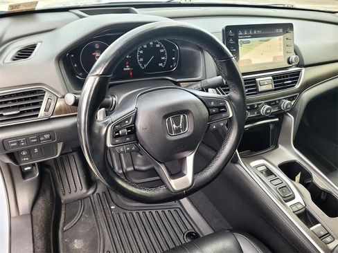 Used 2022 Honda Accord Touring image 9