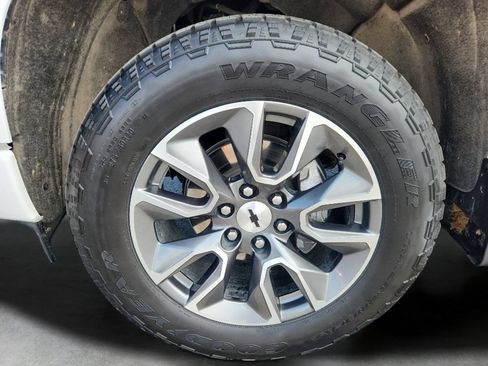 Used 2025 Chevrolet Silverado 1500 RST w/ Convenience Package II AWD/4WD image 17