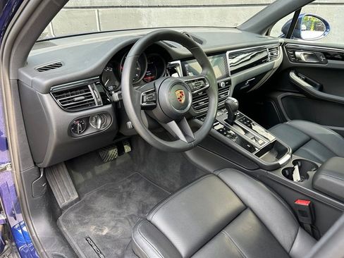 Certified 2026 Porsche Macan AWD/4WD image 4