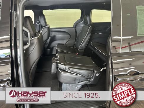 New 2026 Chrysler Pacifica Limited w/ S Appearance Package AWD/4WD image 40