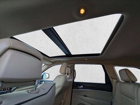 Used 2020 Jeep Grand Cherokee Overland image 19