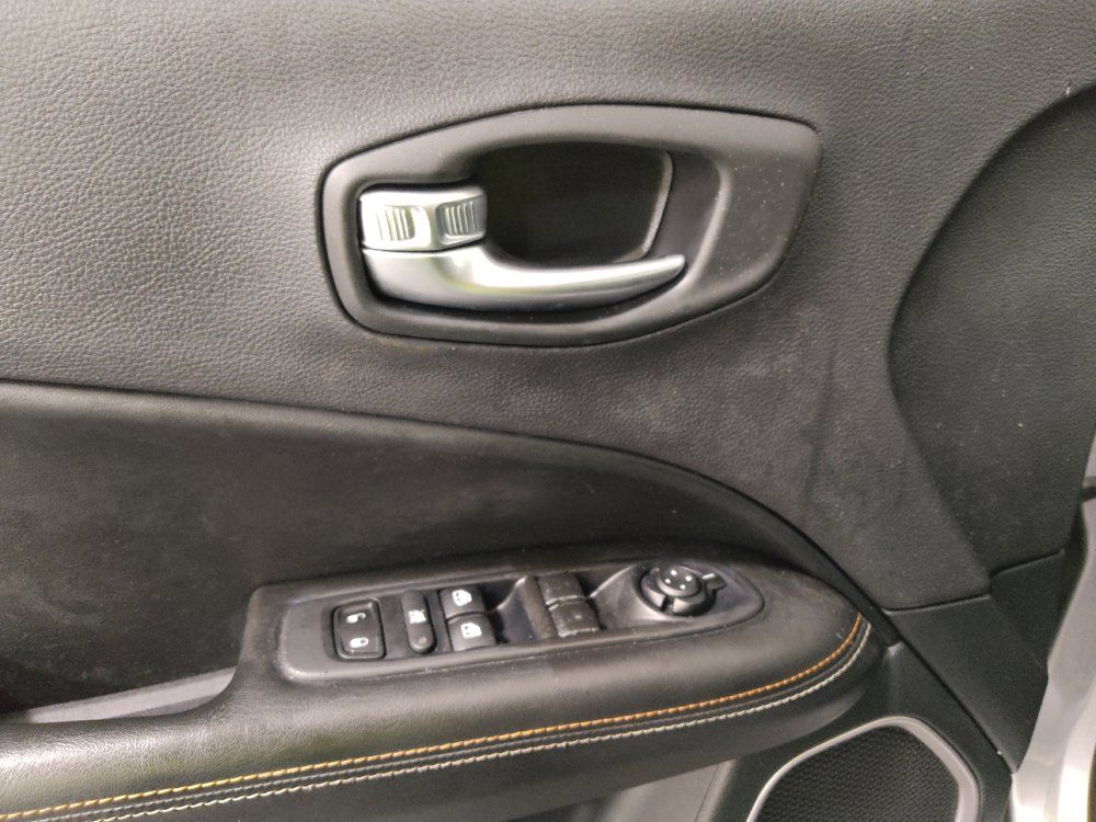 Used 2018 Jeep Compass Latitude w/ Cold Weather Group AWD/4WD image 27