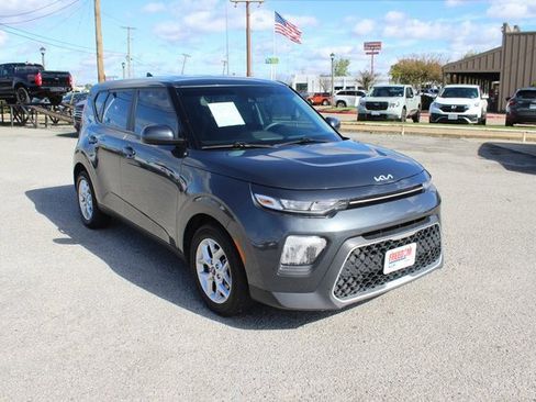 Used 2022 Kia Soul LX w/ Technology Package image 3