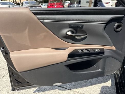Used 2025 Lexus ES 350 w/ Premium Package FWD image 13