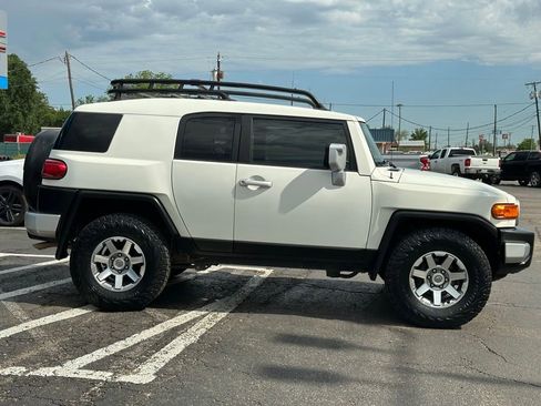 Used 2014 Toyota FJ Cruiser 4WD w/ Convenience Package image 3