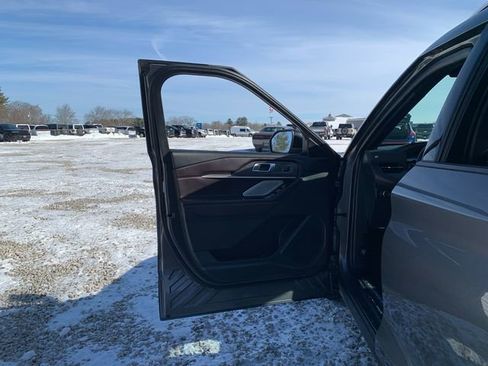Used 2025 Ford Explorer Platinum image 25