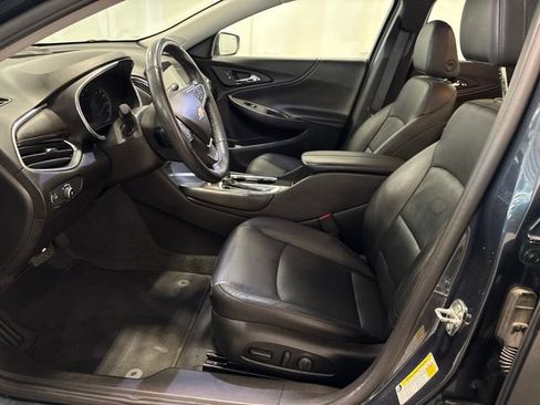 Used 2020 Chevrolet Malibu LT w/ Leather Package FWD image 12