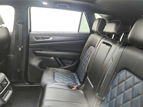 Used 2024 Volkswagen Atlas Cross Sport SEL Premium R-Line image 29