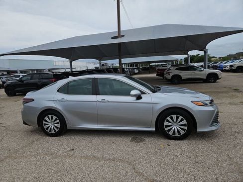 Used 2022 Toyota Camry LE FWD image 9