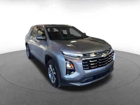 Used 2025 Chevrolet Equinox LT image 5