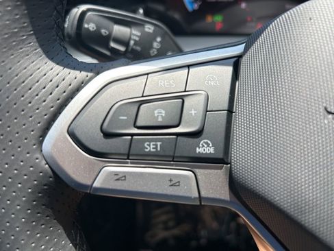New 2026 Volkswagen Tiguan SE R-Line FWD image 28