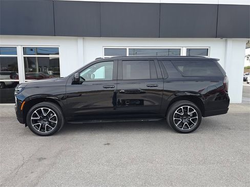 Certified 2025 Chevrolet Suburban RST w/ Comfort Package image 4