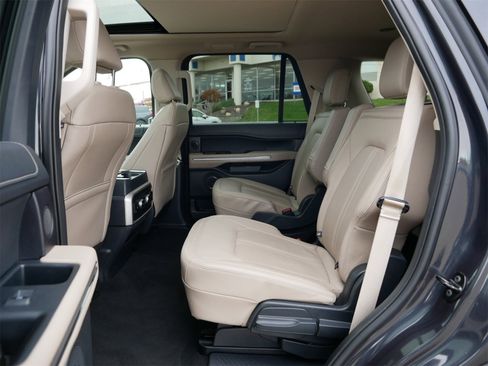 Used 2024 Ford Expedition Limited image 13