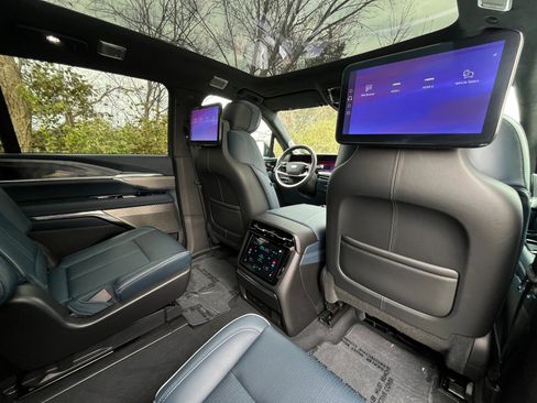 Used 2025 Cadillac Escalade IQ Luxury 2 image 45