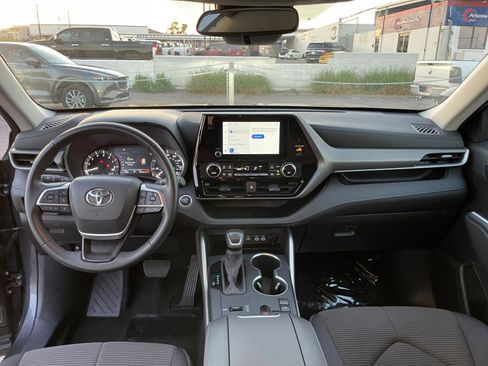 Used 2025 Toyota Highlander LE image 35
