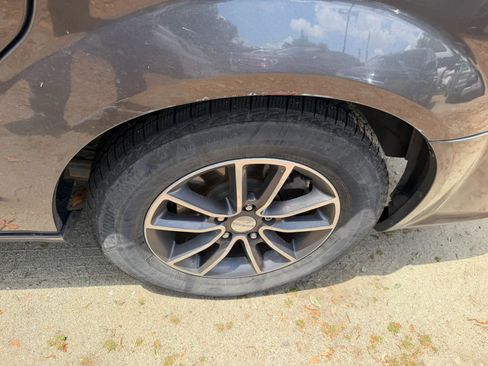 Used 2017 Dodge Grand Caravan SXT image 31