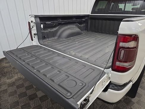 Used 2022 RAM 1500 Limited w/ Body-Colour Bumper Group image 11