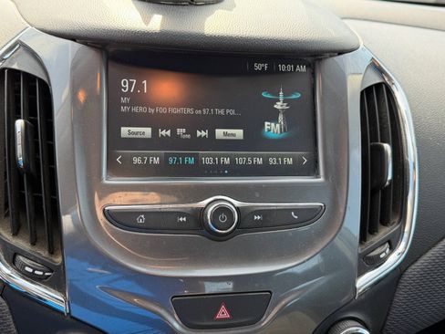 Used 2018 Chevrolet Cruze LT w/ Convenience Package FWD image 10