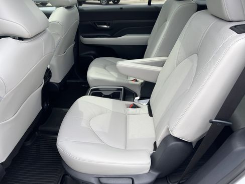 Certified 2025 Toyota Grand Highlander FWD image 36