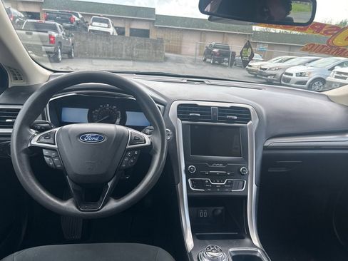 Used 2020 Ford Fusion SE FWD image 13