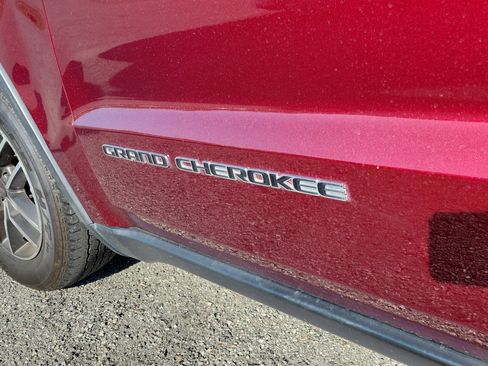 Used 2019 Jeep Grand Cherokee Laredo w/ Laredo X Package image 27