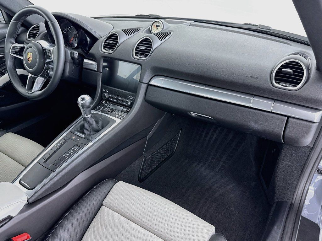 Certified 2024 Porsche 718 Cayman S RWD image 28