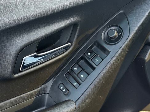 Used 2020 Chevrolet Trax LS w/ Tint and Cruise Package image 22