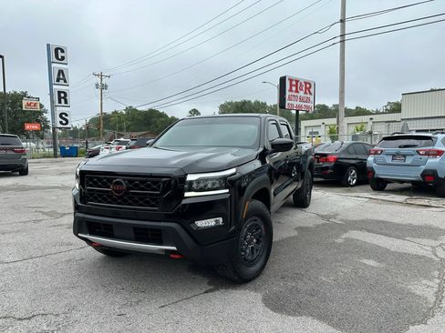 Used 2025 Nissan Frontier PRO-4X AWD/4WD image 1