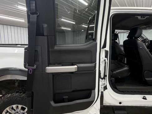 Used 2020 Ford F350 Lariat w/ Chrome Package image 38