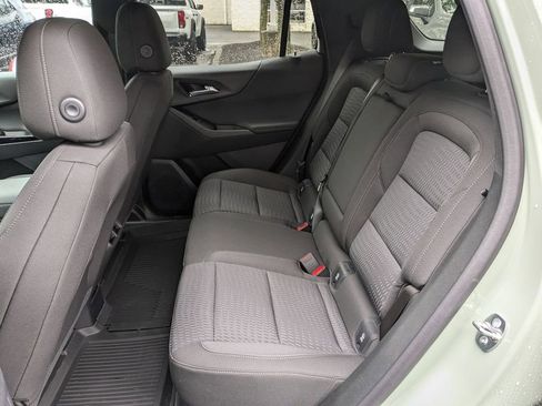 Used 2025 Chevrolet Equinox LT w/ Safety and Technology Package image 13