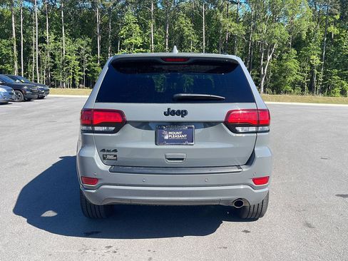 Used 2022 Jeep Grand Cherokee Laredo X AWD/4WD image 6