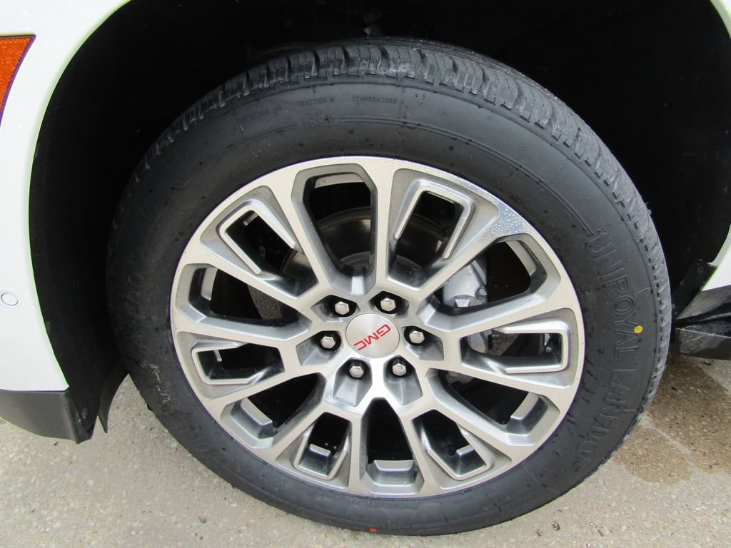 Used 2025 GMC Yukon Denali AWD/4WD image 32