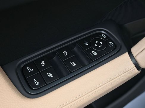 New 2026 Porsche Cayenne image 18