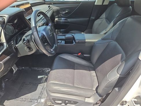 Used 2019 Lexus ES 350 w/ Premium Package FWD image 32