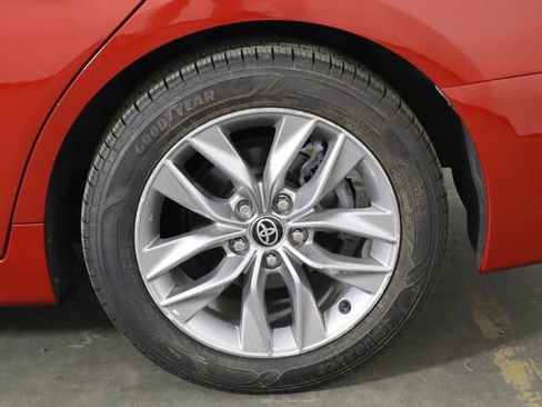 Used 2021 Toyota Avalon XLE w/ Moonroof Package FWD image 38