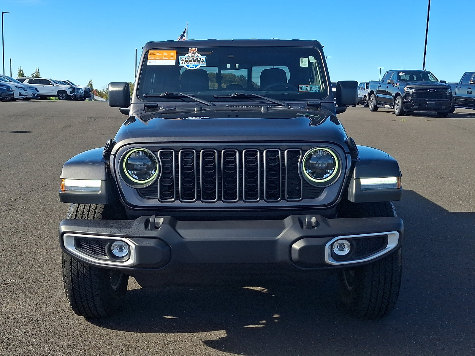 Used 2025 Jeep Gladiator Sport AWD/4WD image 2