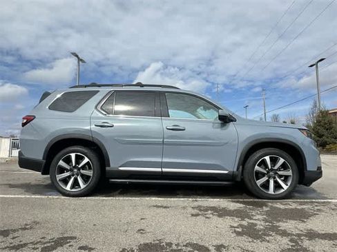 Used 2023 Honda Pilot Elite image 3