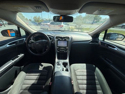 Used 2019 Ford Fusion SE image 6