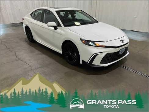 Used 2025 Toyota Camry SE w/ Convenience Package AWD/4WD image 1